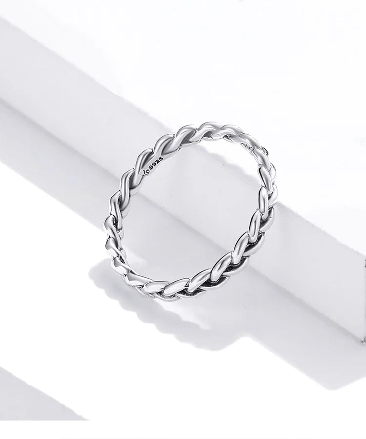 Ring in the form of braided rings