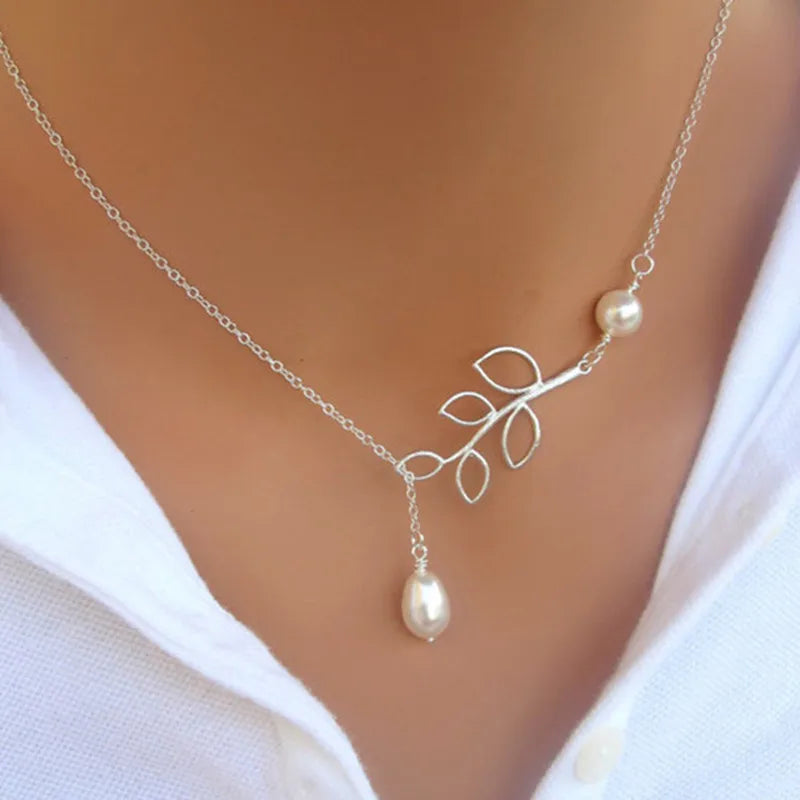 Simple Women's Round Stick Clavicle Necklace Pearl Leaf Necklace