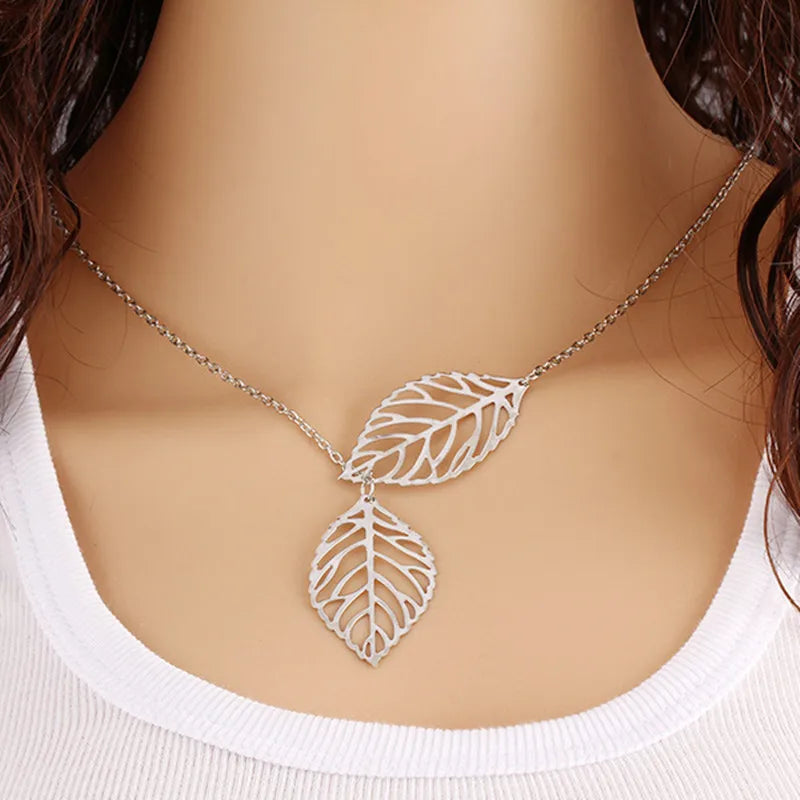 Simple Women's Round Stick Clavicle Necklace Pearl Leaf Necklace