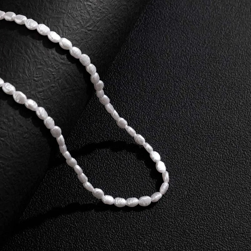 Simple and modern faux pearl necklace