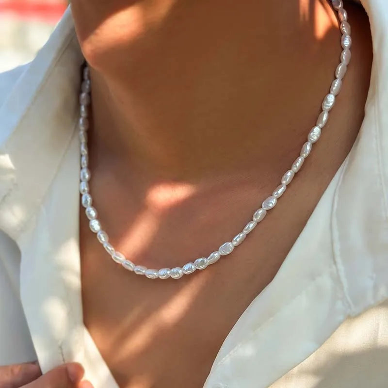 Simple and modern faux pearl necklace